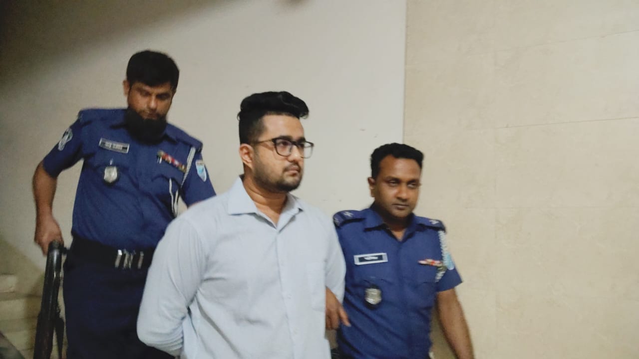 গ্রেপ্তার হওয়া স্বামী আবুল