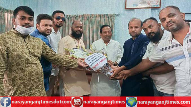এম এ রশিদকে মুক্তিযুদ্ধ প্রজন্মলীগের ফুলেল শুভেচ্ছা এম এ রশিদকে মুক্তিযুদ্ধ প্রজন্মলীগের ফুলেল শুভেচ্ছা