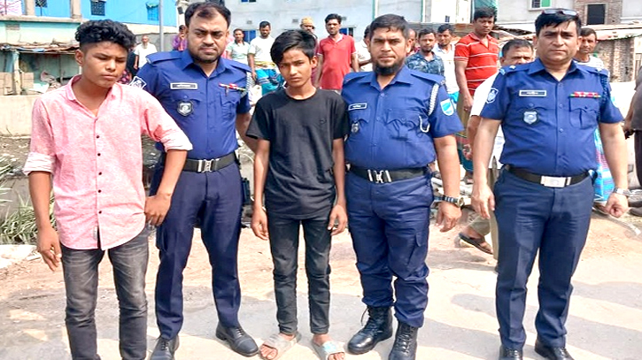 সিদ্ধিরগঞ্জে কিশোর গ্যাংয়ের ছুরিকাঘাতে কিশোর নিহত, গ্রেপ্তার ২ সিদ্ধিরগঞ্জে কিশোর গ্যাংয়ের ছুরিকাঘাতে কিশোর নিহত, গ্রেপ্তার ২