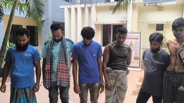 রূপগঞ্জে গাজী টায়ারস কারখানায় আগুন দেয়ায় ঘটনায় গ্রেপ্তার ৫ রূপগঞ্জে গাজী টায়ারস কারখানায় আগুন দেয়ায় ঘটনায় গ্রেপ্তার ৫