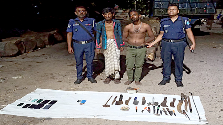শহরের চারারগোপে মধ্যরাতে যৌথবাহিনীর অভিযান, অস্ত্রসহ আটক ২ শহরের চারারগোপে মধ্যরাতে যৌথবাহিনীর অভিযান, অস্ত্রসহ আটক ২