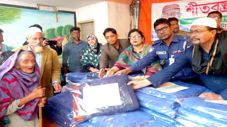 ফতুল্লায় খন্দকার লুৎফর রহমান স্বপন ফাউন্ডেশনের শীতবস্ত্র বিতরণ ফতুল্লায় খন্দকার লুৎফর রহমান স্বপন ফাউন্ডেশনের শীতবস্ত্র বিতরণ