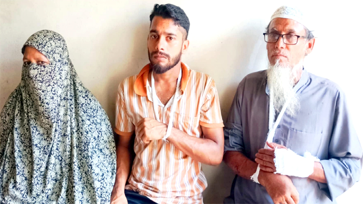 চাচাত ভাইয়ের স্ত্রীর সাথে মোবাইল ফোনে কথা বলায় সন্ত্রাসী হামলা চাচাত ভাইয়ের স্ত্রীর সাথে মোবাইল ফোনে কথা বলায় সন্ত্রাসী হামলা