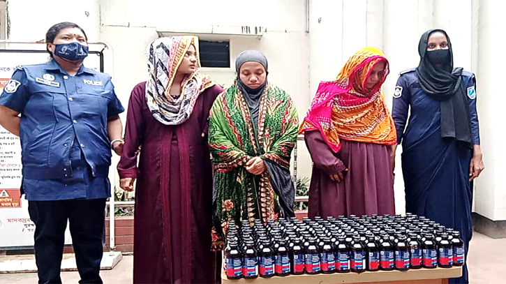 রূপগঞ্জে ১৫৫ বোতল ফেনসিডিলসহ ৩ নারী মাদক কারবারি গ্রেপ্তার রূপগঞ্জে ১৫৫ বোতল ফেনসিডিলসহ ৩ নারী মাদক কারবারি গ্রেপ্তার