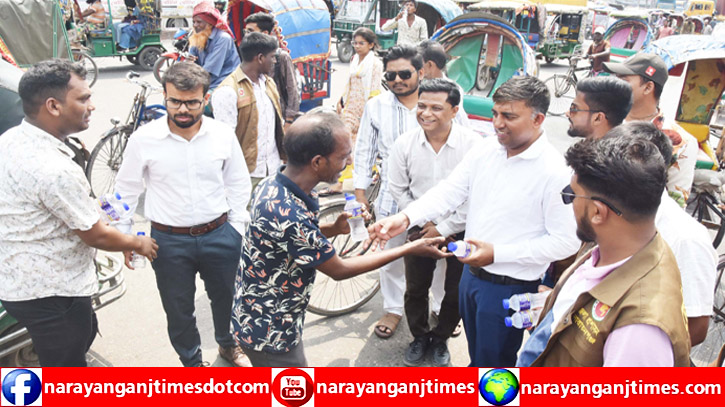 নারায়ণগঞ্জে পানির বোতল নিয়ে মাঠে জেলা প্রশাসন নারায়ণগঞ্জে পানির বোতল নিয়ে মাঠে জেলা প্রশাসন