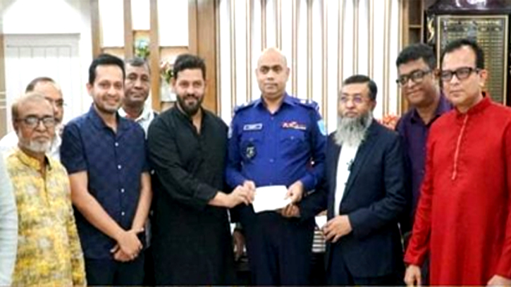 বিকেএমইএ ও চেম্বার অব কমার্সের পক্ষ থেকে জেলা পুলিশকে ২৫ লাখ টাকা অনুদান