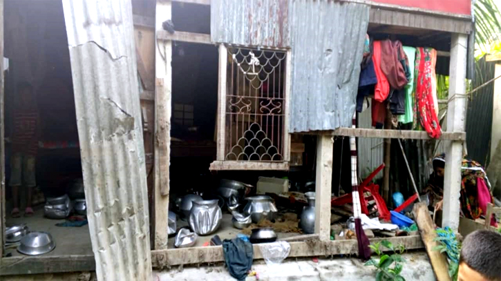 সোনারগাঁয়ে বিএনপি'র দুপক্ষের সংঘর্ষ, হামলা, ভাংচুর ও লুটের অভিযোগ : আহত ২ সোনারগাঁয়ে বিএনপি'র দুপক্ষের সংঘর্ষ, হামলা, ভাংচুর ও লুটের অভিযোগ : আহত ২