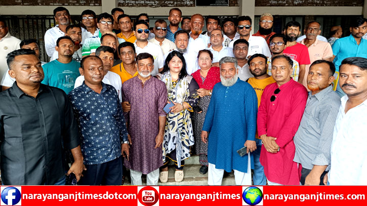 বিএনপি নেতা আজাদের হাজিরা, আদালতে নেতাকর্মীদের ভীড় বিএনপি নেতা আজাদের হাজিরা, আদালতে নেতাকর্মীদের ভীড়