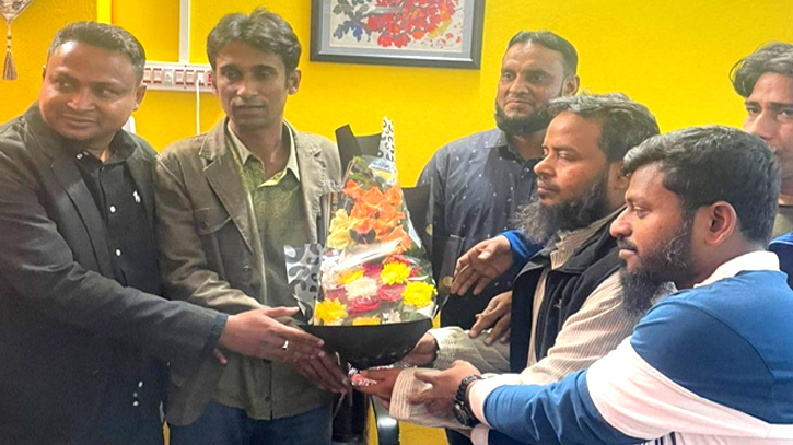 শাকিল-রনিকে রিভার ভিউ কমপ্লেক্স ব্যবসায়ীদের শুভেচ্ছা শাকিল-রনিকে রিভার ভিউ কমপ্লেক্স ব্যবসায়ীদের শুভেচ্ছা