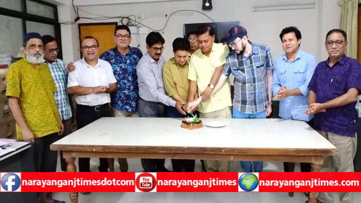 নারায়ণগঞ্জ প্রেসক্লাবে সাংবাদিক জীবনের জন্মদিন পালন নারায়ণগঞ্জ প্রেসক্লাবে সাংবাদিক জীবনের জন্মদিন পালন