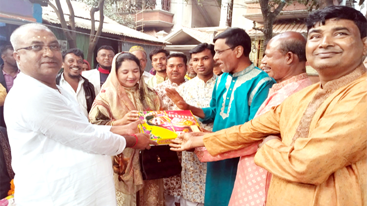 রূপগঞ্জে কালীপূজা ও কীর্তন পরিদর্শনে চেয়ারম্যান প্রার্থী রূপগঞ্জে কালীপূজা ও কীর্তন পরিদর্শনে চেয়ারম্যান প্রার্থী