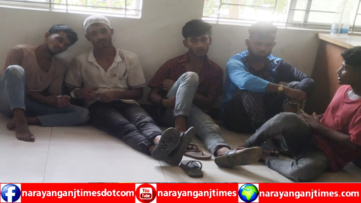 বন্দরে চোরাইকৃত অটোগাড়ীসহ আটক ৫ বন্দরে চোরাইকৃত অটোগাড়ীসহ আটক ৫