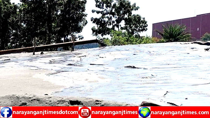 বন্দরে অবৈধ ড্রেজারের পানিতে দুইশত কৃষকের জমি নিমজ্জিত বন্দরে অবৈধ ড্রেজারের পানিতে দুইশত কৃষকের জমি নিমজ্জিত