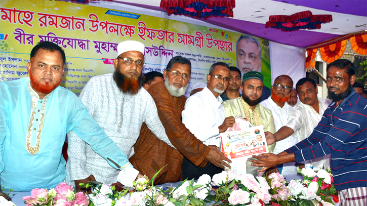 রাজনীতি থেকে নেয়ার কোন সুযোগ নাই, দেয়ার সুযোগ আছে : স্বপন চৌধুরী রাজনীতি থেকে নেয়ার কোন সুযোগ নাই, দেয়ার সুযোগ আছে : স্বপন চৌধুরী