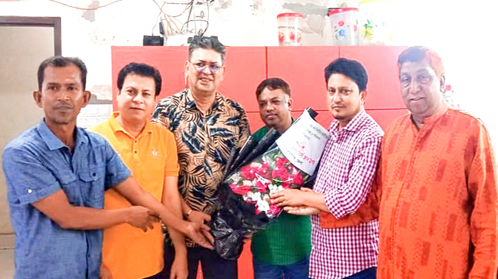 না’গঞ্জ প্রেসক্লাবের নির্বাচিত কমিটিকে বাংলাদেশ রিপোর্টার্স ক্লাব ট্রাস্টের ফুলেল শুভেচছা না’গঞ্জ প্রেসক্লাবের নির্বাচিত কমিটিকে বাংলাদেশ রিপোর্টার্স ক্লাব ট্রাস্টের ফুলেল শুভেচছা