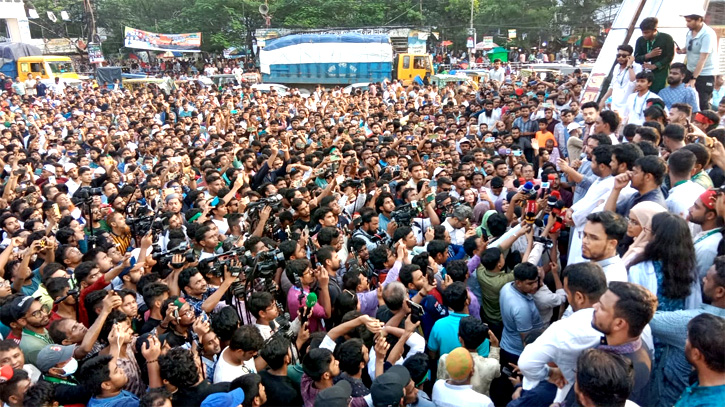 নারায়ণগঞ্জে এনসিপির পথযাত্রায় নেতাকর্মীদের ঢল