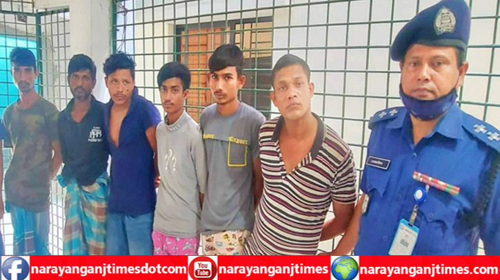 সোনারগাঁয়ে ৬ ডাকাত গ্রেপ্তার, দেশীয় অস্ত্র উদ্ধার সোনারগাঁয়ে ৬ ডাকাত গ্রেপ্তার, দেশীয় অস্ত্র উদ্ধার