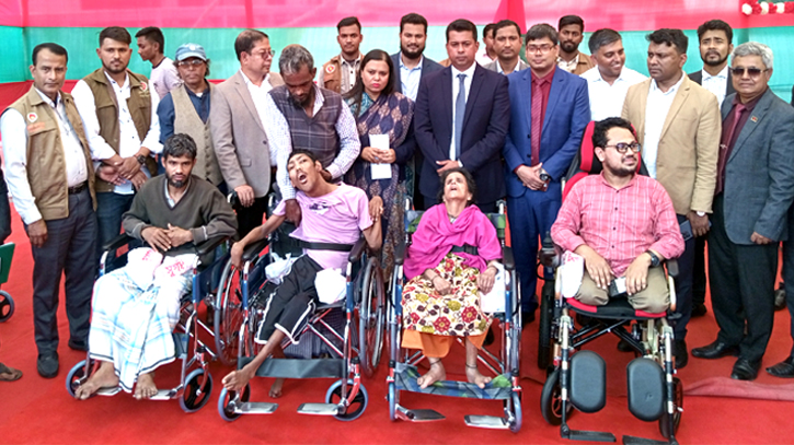 প্রতিবন্ধী ব্যক্তি ও শিশুদের মাঝে হুইল চেয়ার ও শিক্ষা সহায়তা উপকরণ বিতরণ প্রতিবন্ধী ব্যক্তি ও শিশুদের মাঝে হুইল চেয়ার ও শিক্ষা সহায়তা উপকরণ বিতরণ