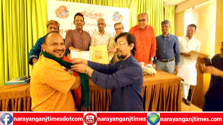 নারায়ণগঞ্জে ৫ লেখকের হাতে কানামাছি পুরস্কার-২০২৩ নারায়ণগঞ্জে ৫ লেখকের হাতে কানামাছি পুরস্কার-২০২৩