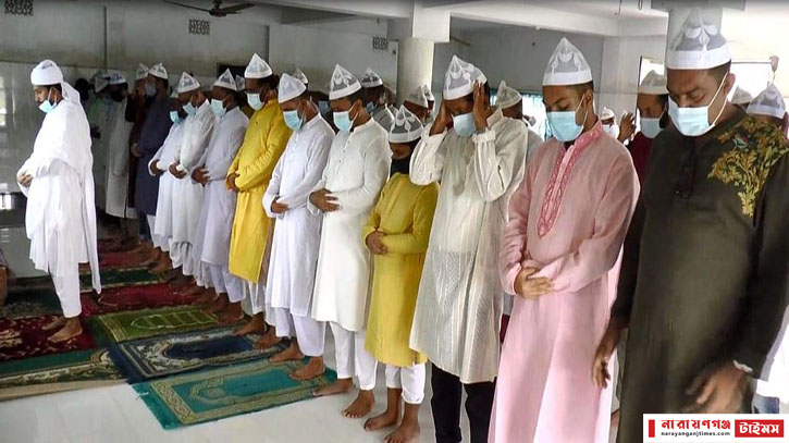 ফতুল্লায় একদিন আগেই কোরবানির ঈদ উদযাপন ফতুল্লায় একদিন আগেই কোরবানির ঈদ উদযাপন