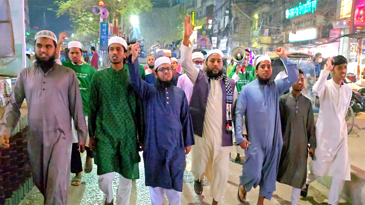চাঁদাবাজি ও ছিনতাইয়ের প্রতিবাদে ইসলামী ছাত্র মজলিসের বিক্ষোভ চাঁদাবাজি ও ছিনতাইয়ের প্রতিবাদে ইসলামী ছাত্র মজলিসের বিক্ষোভ