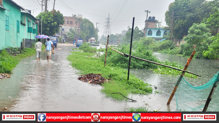 বৃষ্টি হলেই ডুবে ৬নং ওয়ার্ডের এই রাস্তাটি, ভোগান্তি বৃষ্টি হলেই ডুবে ৬নং ওয়ার্ডের এই রাস্তাটি, ভোগান্তি