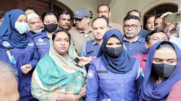 সাবেক মেয়র আইভী গ্রেপ্তার (ভিডিও/ছবি) সাবেক মেয়র আইভী গ্রেপ্তার (ভিডিও/ছবি)