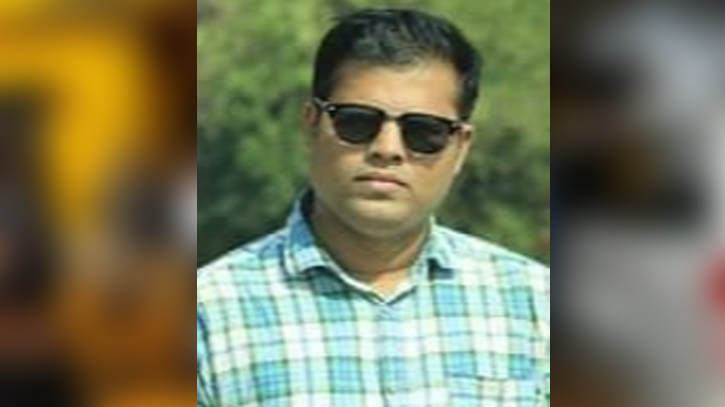 ফতুল্লায় প্রবাস ফেরতের স্ত্রীকে নিয়ে পালিয়েছে এনজিও কর্মকর্তা ফতুল্লায় প্রবাস ফেরতের স্ত্রীকে নিয়ে পালিয়েছে এনজিও কর্মকর্তা