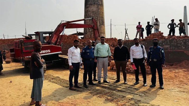 ফতুল্লায় ১০ ইটভাটাকে ১৫ লাখ টাকা জরিমানা ফতুল্লায় ১০ ইটভাটাকে ১৫ লাখ টাকা জরিমানা