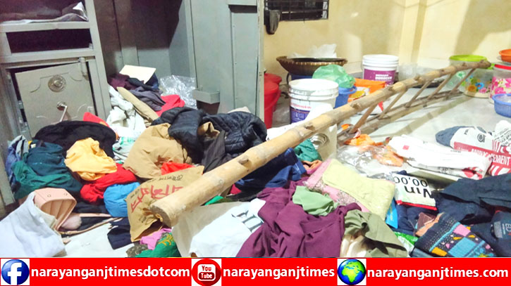রূপগঞ্জে ডাকাতি, নগদ টাকা ও স্বর্ণালঙ্কারসহ ২০ লাখ টাকার মালামাল লুট, আহত ৩ রূপগঞ্জে ডাকাতি, নগদ টাকা ও স্বর্ণালঙ্কারসহ ২০ লাখ টাকার মালামাল লুট, আহত ৩