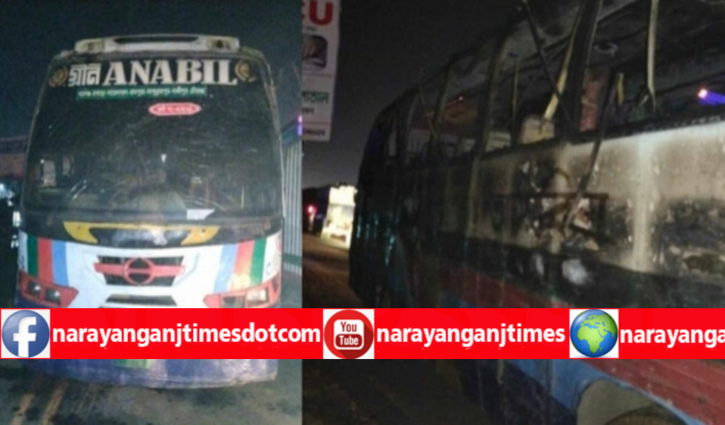 সাইনবোর্ডে মধ্যরাতে বাসে আগুন সাইনবোর্ডে মধ্যরাতে বাসে আগুন