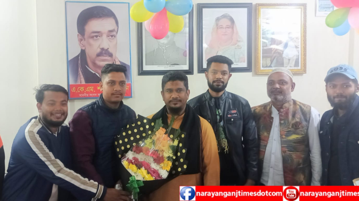 জন্মদিনে ফুলেল শুভেচ্ছা ও ভালোবাসায় সিক্ত হলেন শফিক