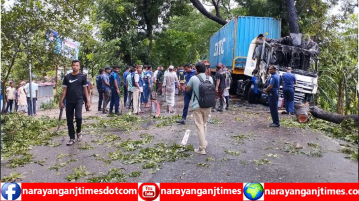 আড়াইহাজারে ট্রাক চাপায় পৌরসভার ইলেকট্রিশিয়ান নিহত, সড়ক অবরোধ আড়াইহাজারে ট্রাক চাপায় পৌরসভার ইলেকট্রিশিয়ান নিহত, সড়ক অবরোধ