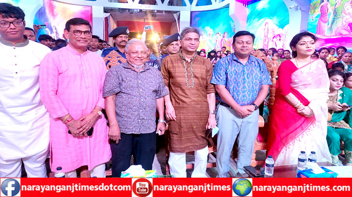 সোনারগাঁয়ে পূজা মণ্ডপ পরিদর্শনে পিবিআই প্রধান মনজ কুমার সোনারগাঁয়ে পূজা মণ্ডপ পরিদর্শনে পিবিআই প্রধান মনজ কুমার