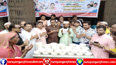 স্বেচ্ছাসেবক লীগের প্রতিষ্ঠা বার্ষিকীতে দুস্থদের মাঝে খাবার বিতরণ