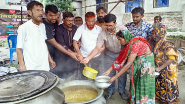 ৩নং ওয়ার্ড বিএনপির মিলাদ মাহফিল ও তাবারক বিতরণ