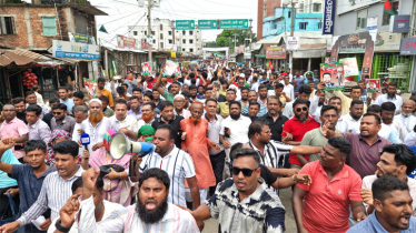 তারেক রহমানের বিরুদ্ধে কুরুচিপূর্ণ বক্তব্য, আড়াইহাজারে বিক্ষোভ