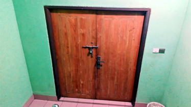 সিদ্ধিরগঞ্জে প্রবাসী স্বামীর বাড়িতে স্ত্রীর তালা