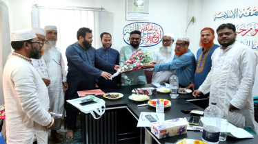 শ্রমিক নেতা আব্দুল মোমিন ও আব্দুল মান্নান কে ফুলেল শুভেচ্ছা