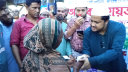 আদমজী বিহারি ক্যাম্পে আগুনে পুড়ে যাওয়া ক্ষতিগ্রস্তদের মাঝে জামায়াতের সহায়তা