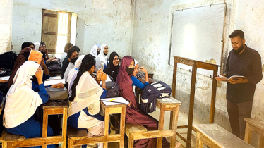 সোনারগাঁয়ে নববর্ষেও স্কুলে পাঠদান, প্রধান শিক্ষক বললেন অপরাধ নেই