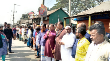 বন্দরে সন্ত্রাসী কর্মকান্ডের বিরুদ্ধে ৭ গ্রামবাসীর প্রতিবাদ