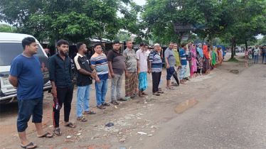 রূপগঞ্জে পিঠা ব্যবসায়ী শাকিলার অনৈতিক কর্মকাণ্ডে অতিষ্ঠ এলাকাবাসী, মানববন্ধন