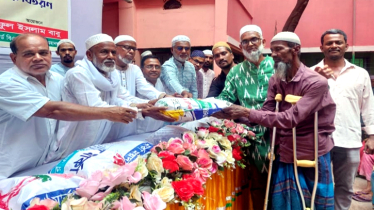 অসহায় ও দুস্থদের মাঝে ১২নং ওয়ার্ড বিএনপির ঈদ সামগ্রী বিতরণ 