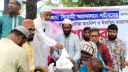 শহীদদের স্মরনে পথ শিশুদের মাঝে জামায়াতে ইসলামী খাবার বিতরণ