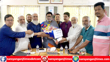 সজলকে বাংলাদেশ হোসিয়ারি এসোসিয়েশন নেতৃবৃন্দের ফুলেল শুভেচ্ছা