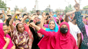 সোনারগাঁয়ে বেতনের দাবিতে মহাসড়ক অবরোধ, শ্রমিক বিক্ষোভ