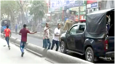 আইভীকে বহনকারী পুলিশের গাড়িতে হামলা, ককটেল বিস্ফোরণ