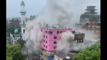 নারায়ণগঞ্জ শহরে হাকিম প্লাজা মার্কেটে আগুন