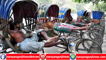 নারায়ণগঞ্জের তীব্র গরম ও লোডশেডিংয়ে অতিষ্ঠ জনজীবন
